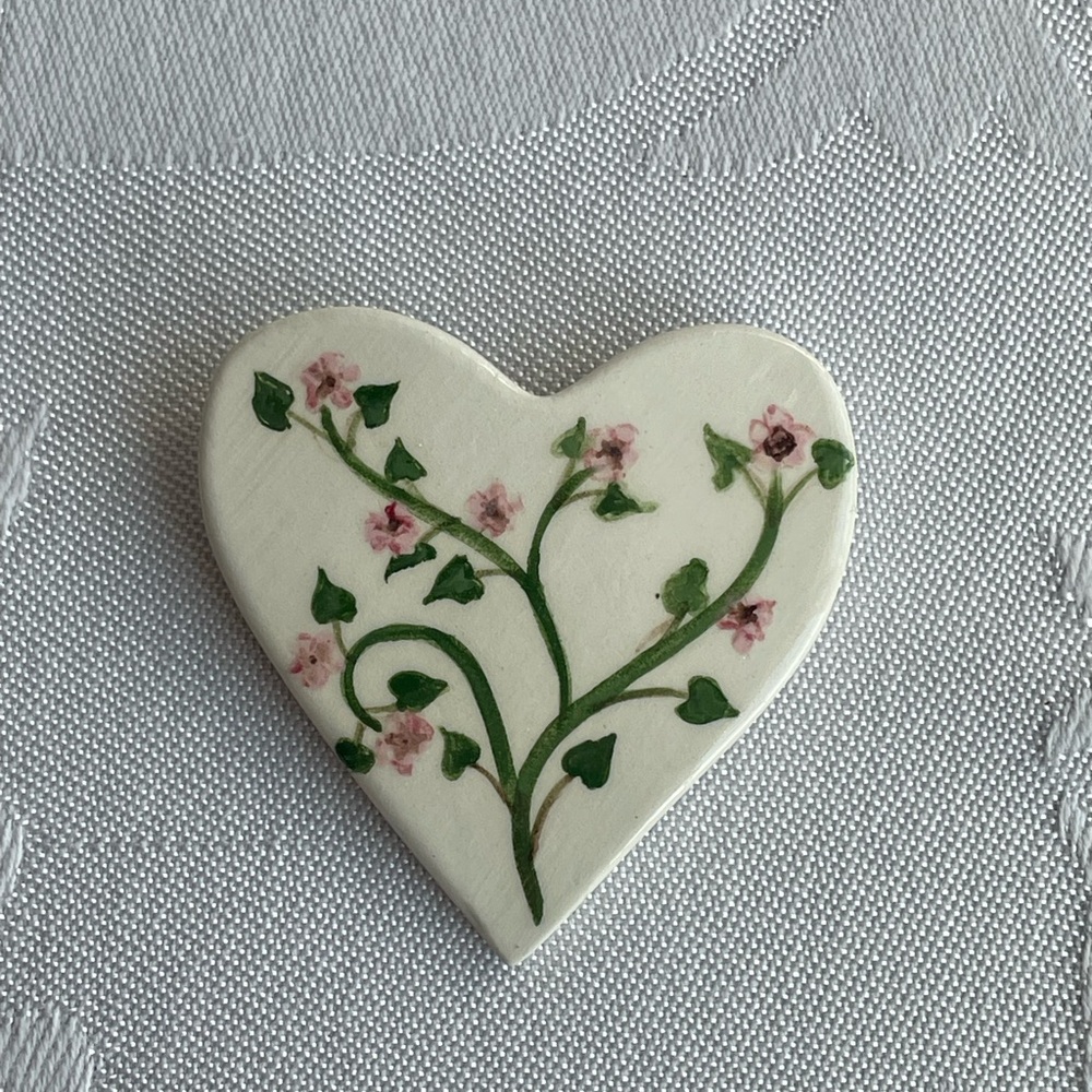 VTG Handmade Ceramic Heart Brooch Hand Painted Pink Flowers Artist Signed Dated